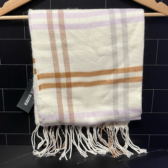 Steve Madden Blanket Scarf In Ivory Plaid - Picture 1 of 3